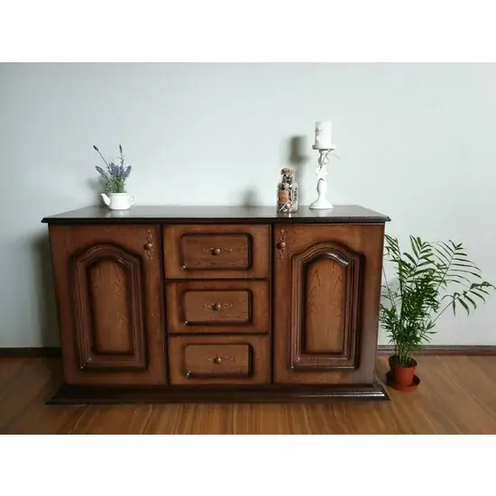 Comodă R9 cu 2 uși și 3 sertare, din PAL melaminat, finisaj elegant, 133x46x76 cm, Nuc antichizat Reducere extra
